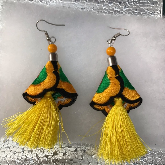 🌸Embroided hand made earings🌸2 for $11🌸 - Picture 2 of 2